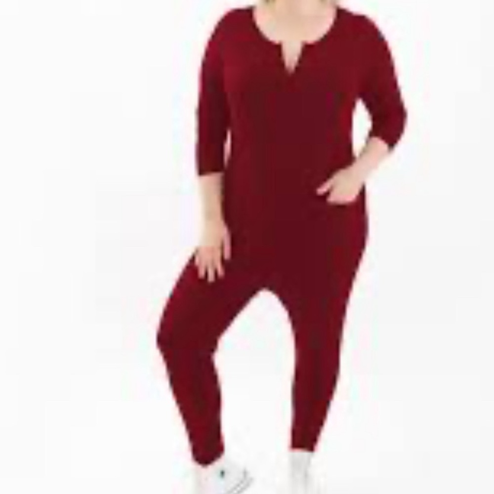 Smash and Tess Monday in bold burgandy